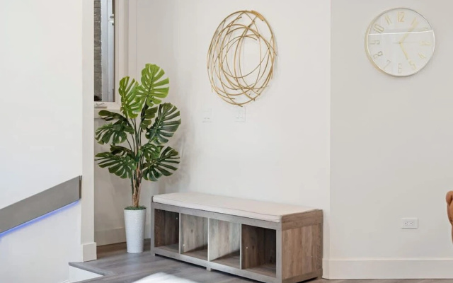 Luxury 2BR Condo in Wicker Park