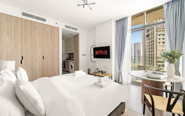 Peninsula One - 1710 Studio