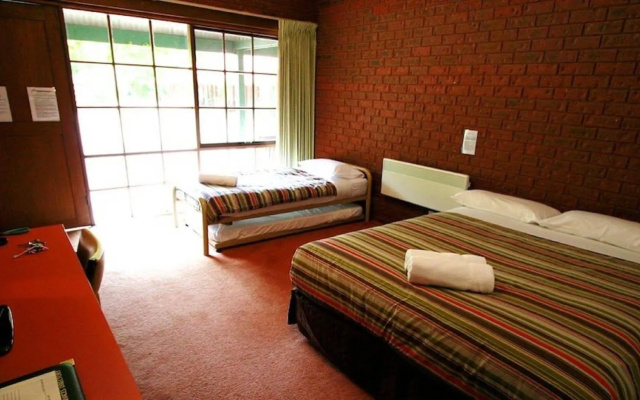 Harrietville Snowline Hotel