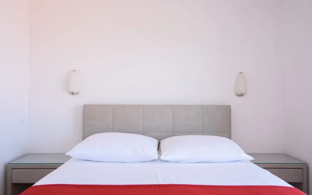 A1-apt w. Shared Pool & Balcony,next to the Beach