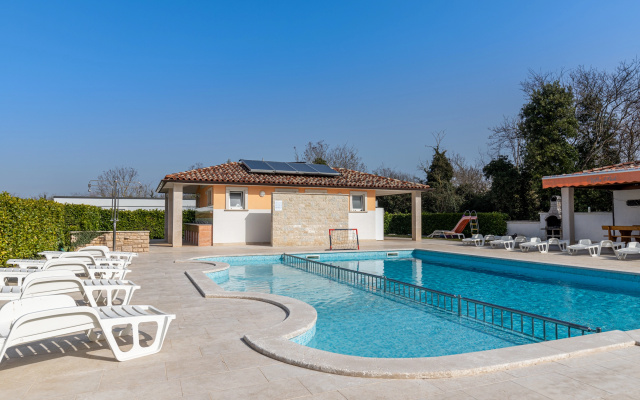 Pool Apartment Suzi 6