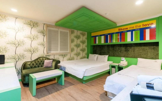 Show Hotel