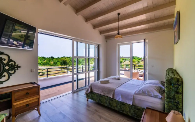 Villa in Filipana With Private Heated Pool