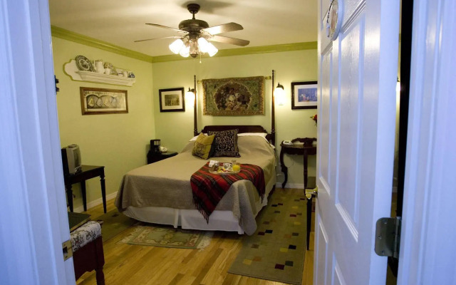 Little English Guesthouse Bed and Breakfast