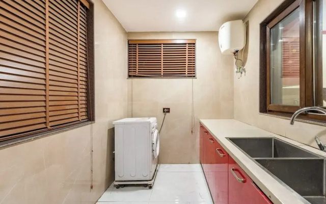 TIM Sector 51, ARTEMIS HOSPITAL 1 min walk, FORTIS & MEDANTA 4 mins drive