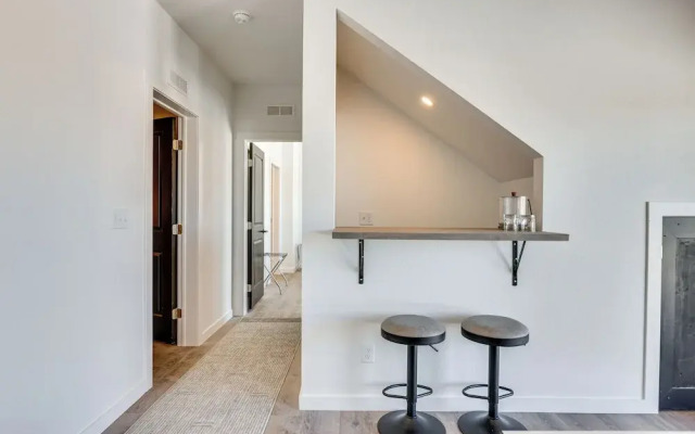 Great for Groups! Luxury Mtn-view Granby Home