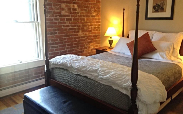 Bellows Walpole Inn