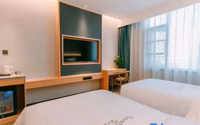 Qingmu Selected Hotel (Qingjiang Road Jianye Wuyue Plaza Store)