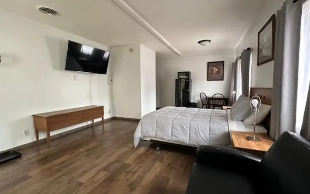Bobbi's Classic Motel