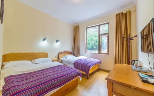 Tinas Youth Hostel