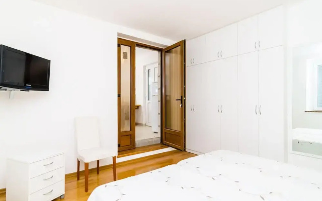 Apartments Nikola - One Bedroom Apartment With Terrace and Garden View