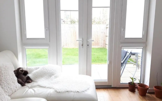 2 double rooms available in 3 bedroom house