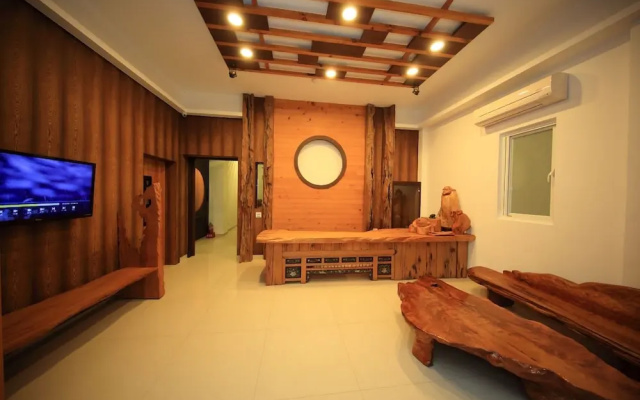Liuqiu Wood