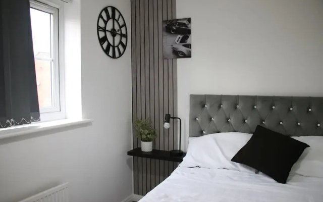 3 Bedroom House Close to City Centre/ Free Parking