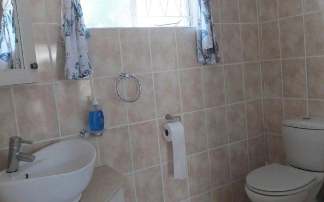 Heron Place sunny self-catering garden flatlet