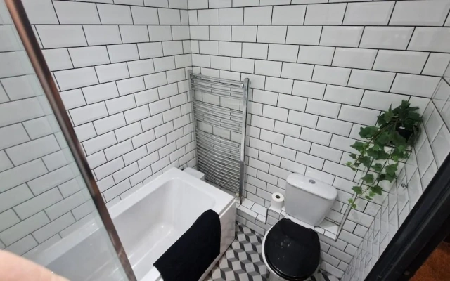 Charming 4-bed House in Wednesbury