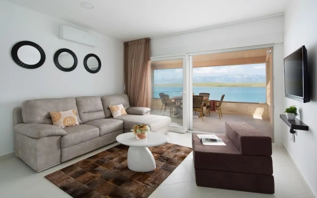 Apartments Malibu Royal