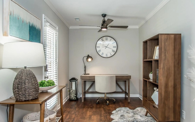 Single-family Home With Spacious Backyard