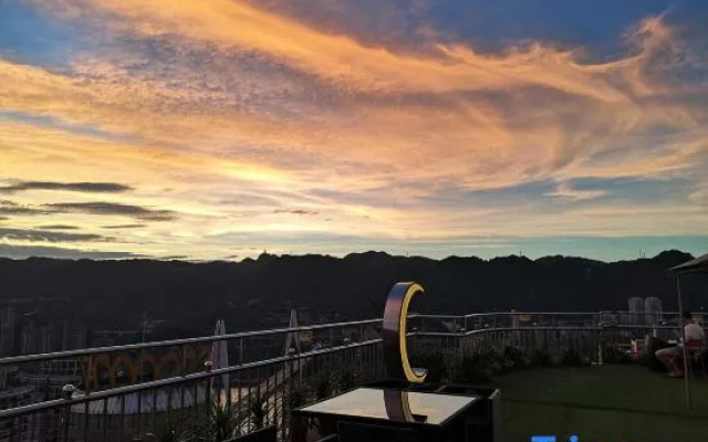 Yunqi River View Terrace Hotel