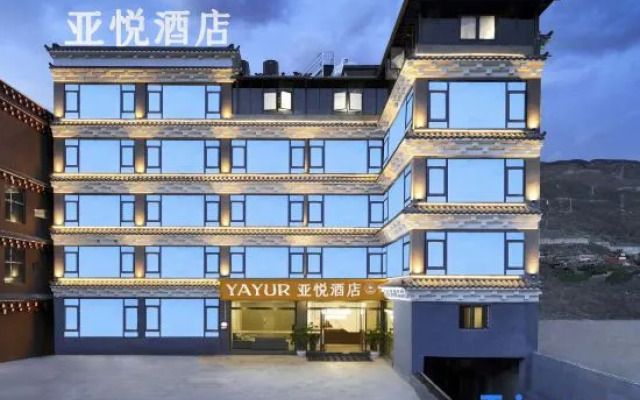 Yayue Hotel (Ganzi Batang Taoyuan Road)