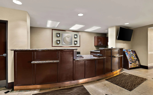 Comfort Inn & Suites Airport