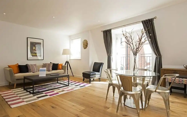 Urban Stay Lovat Lane Apartments