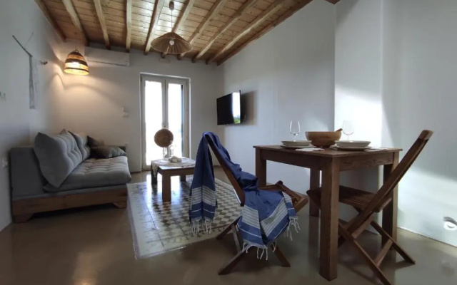 Traditional suites in Chora Kythnos #5