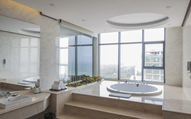 Muong Thanh Luxury Nhat Le Hotel