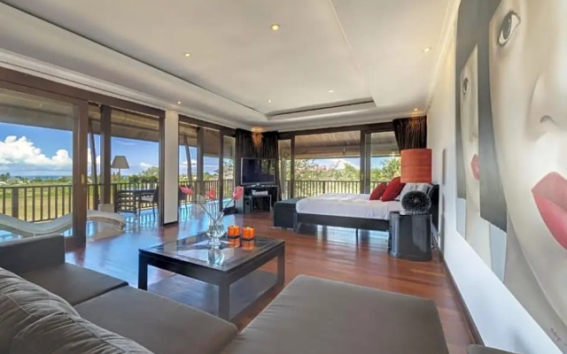 Spacious 8 bedroom pool villa in Canggu