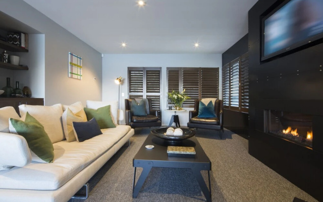 21 Lakefront by Touch of Spice