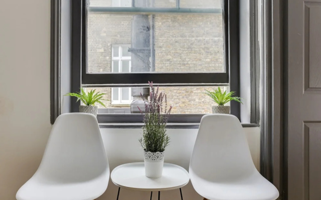 2 Bedroom Apartment 1st Floor Central London