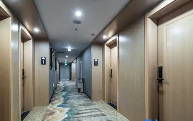 Zhongqian Hualv Hotel