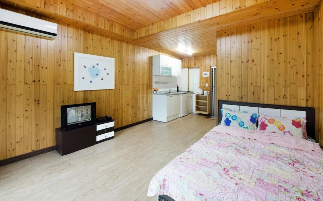 Baenae-gol Picture and Garden Pension