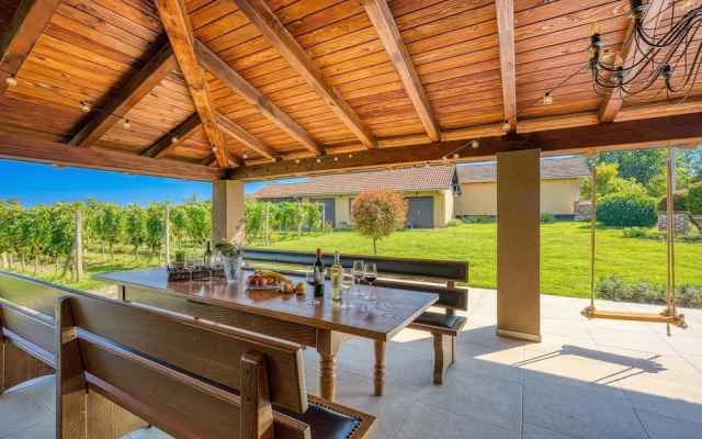 Hedonistic Vineyard Estate