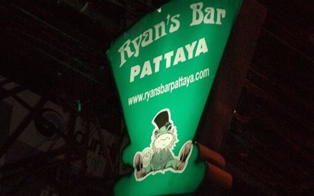 Отель Ryan's Bar вид на фасад