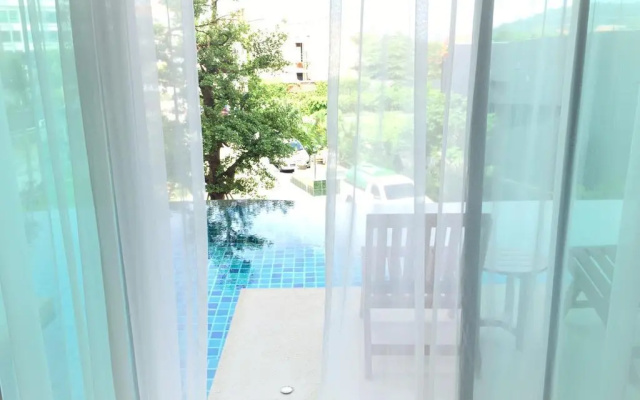 Отель The Lunar Patong