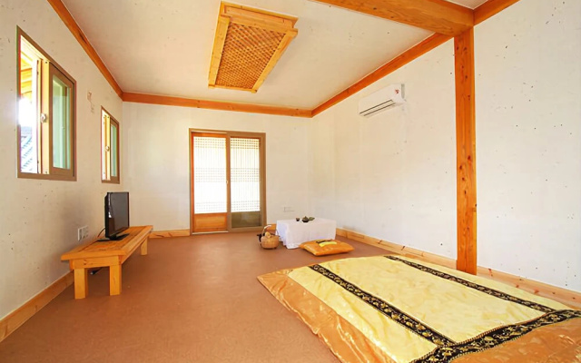 Gyeongju Hanok Pen Town Pension