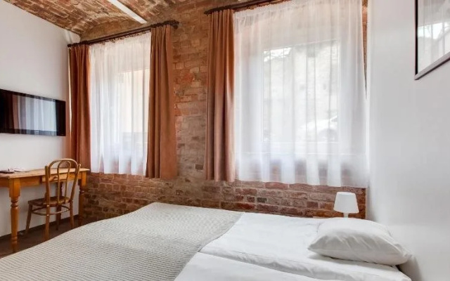 Janne Hotel