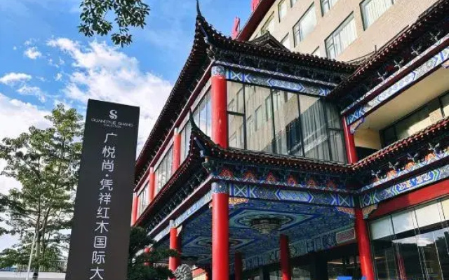 Redwood International Hotel