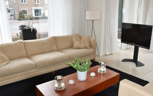 Holdiay Home in Den Helder with private terrace and garden