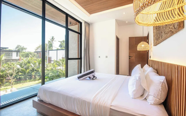 Refined 5BR Contemporary Villa 400m to the Beach
