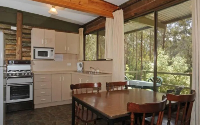 Lakes Entrance Log Cabins