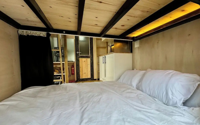 1 Bed Cabin - Sleeps 2 - Parking