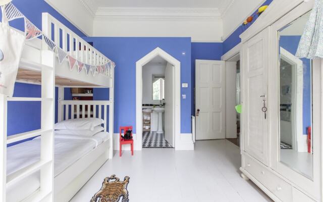 Отель onefinestay - Hampstead private homes вид на фасад