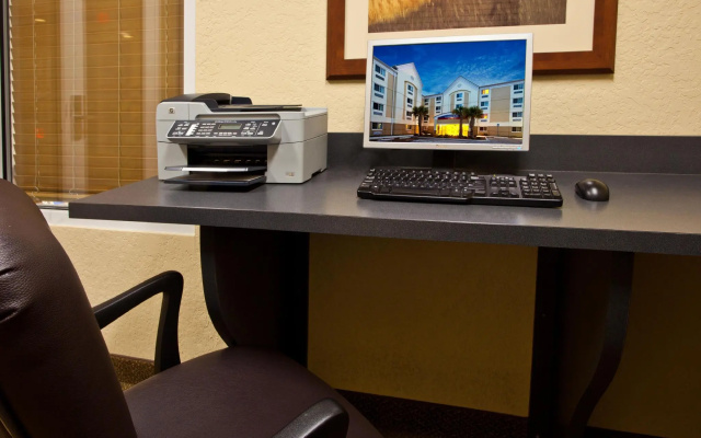 Candlewood Suites Ft Myers I-75 by IHG