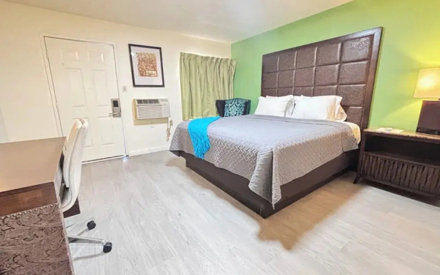 Crest Motel