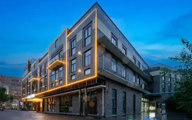 Elong Hotel(Wuhan Yellow Crane Tower and Yangtze River Bridge Branch)