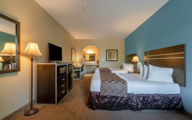 Moulton Inn &  Suites By OYO Near Shiner TX