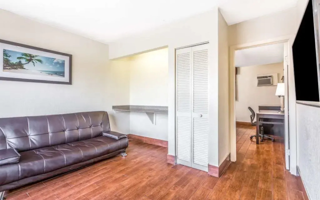 Econo Lodge Inn & Suites Florida City