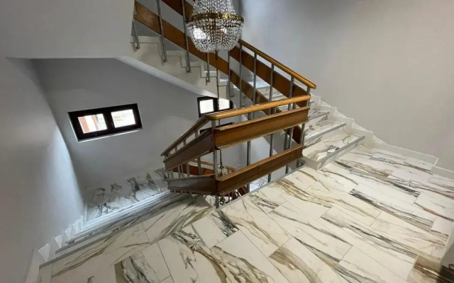 Le Baron Hotel